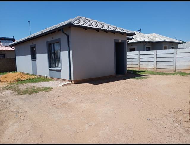 3 BEDROOM FREEHOLD FOR SALE IN NEW MODDER